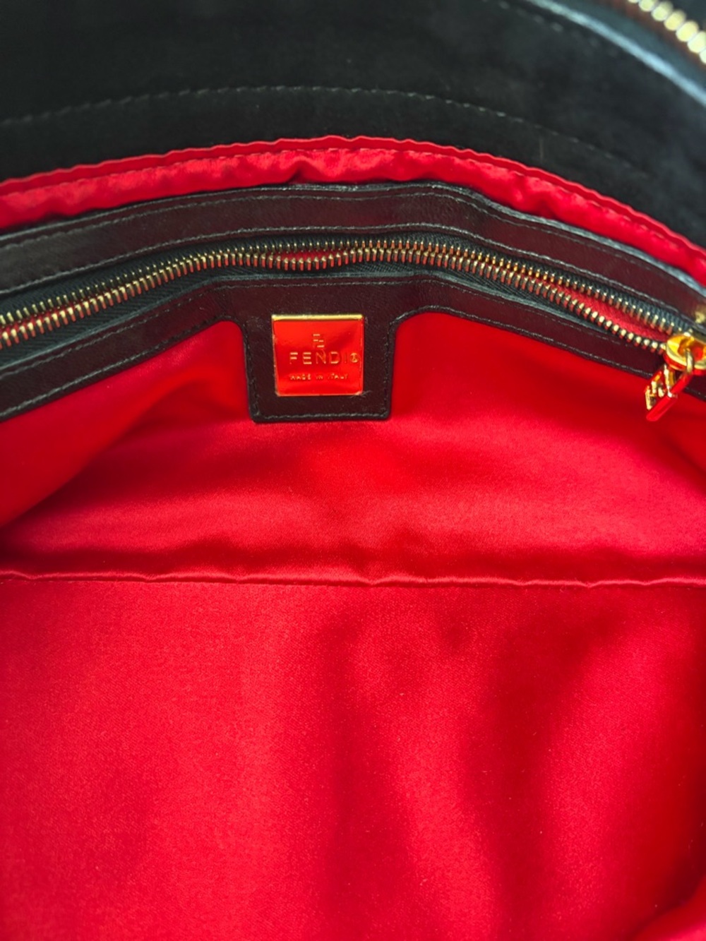 Authentic vintage Fendi mamma Baguette shoulder bag from the early 2000s. - Picture 14 of 16